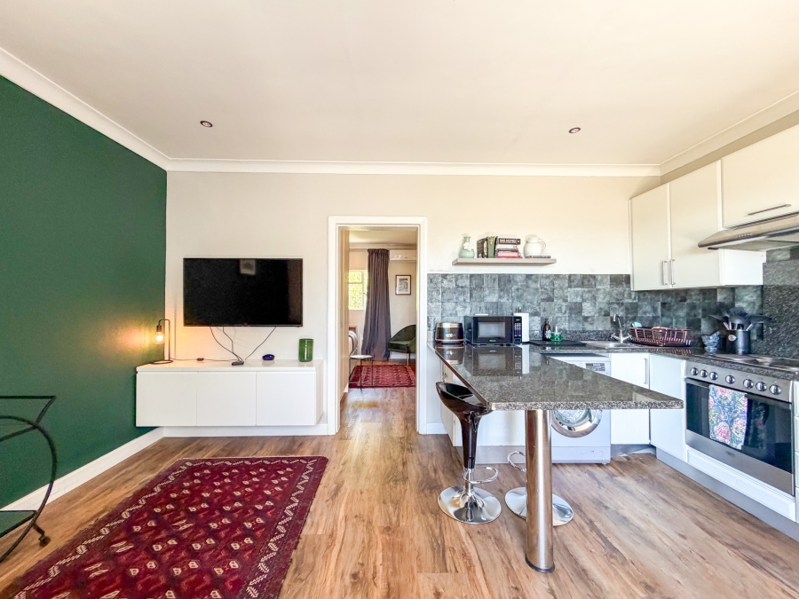 1 Bedroom Property for Sale in Vredehoek Western Cape